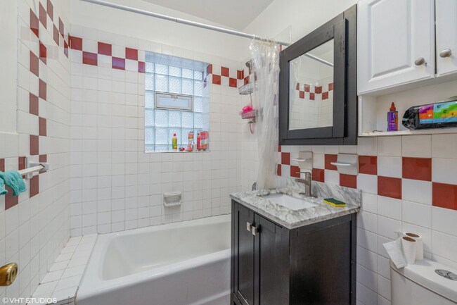 Foto del edificio - 1418 N Lawler Ave