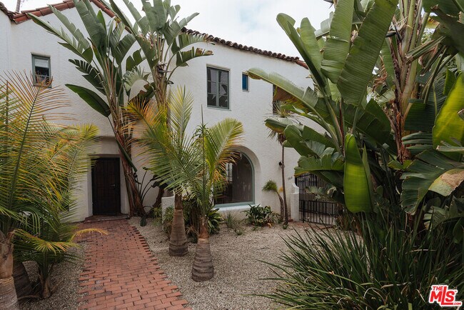 Foto del edificio - 7464 Hollywood Blvd