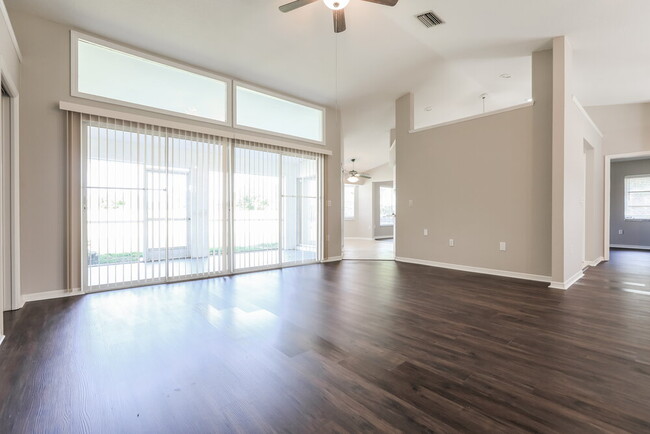 Foto del edificio - 23090 Rye Ave