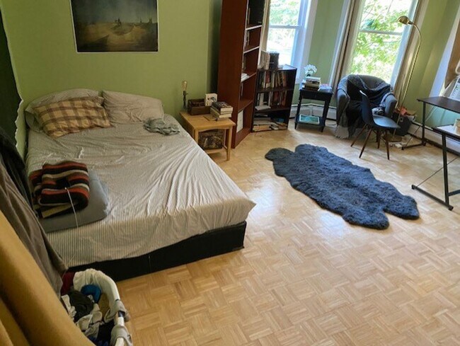 Building Photo - Charming 4 Bedroom-No Broker Fee