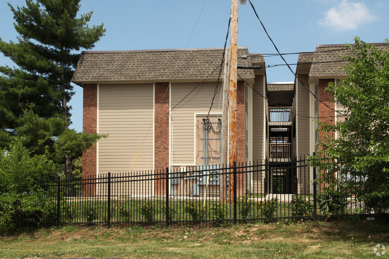 Building Photo - Falcon Crest Apartments