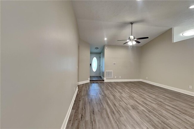 Building Photo - 213 Brolley Woods Dr