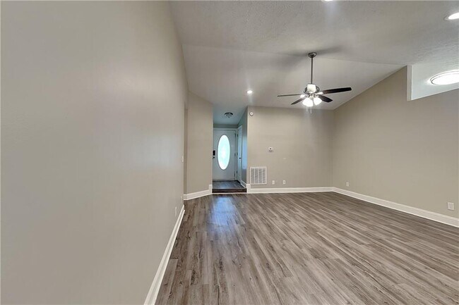 Foto del edificio - 213 Brolley Woods Dr