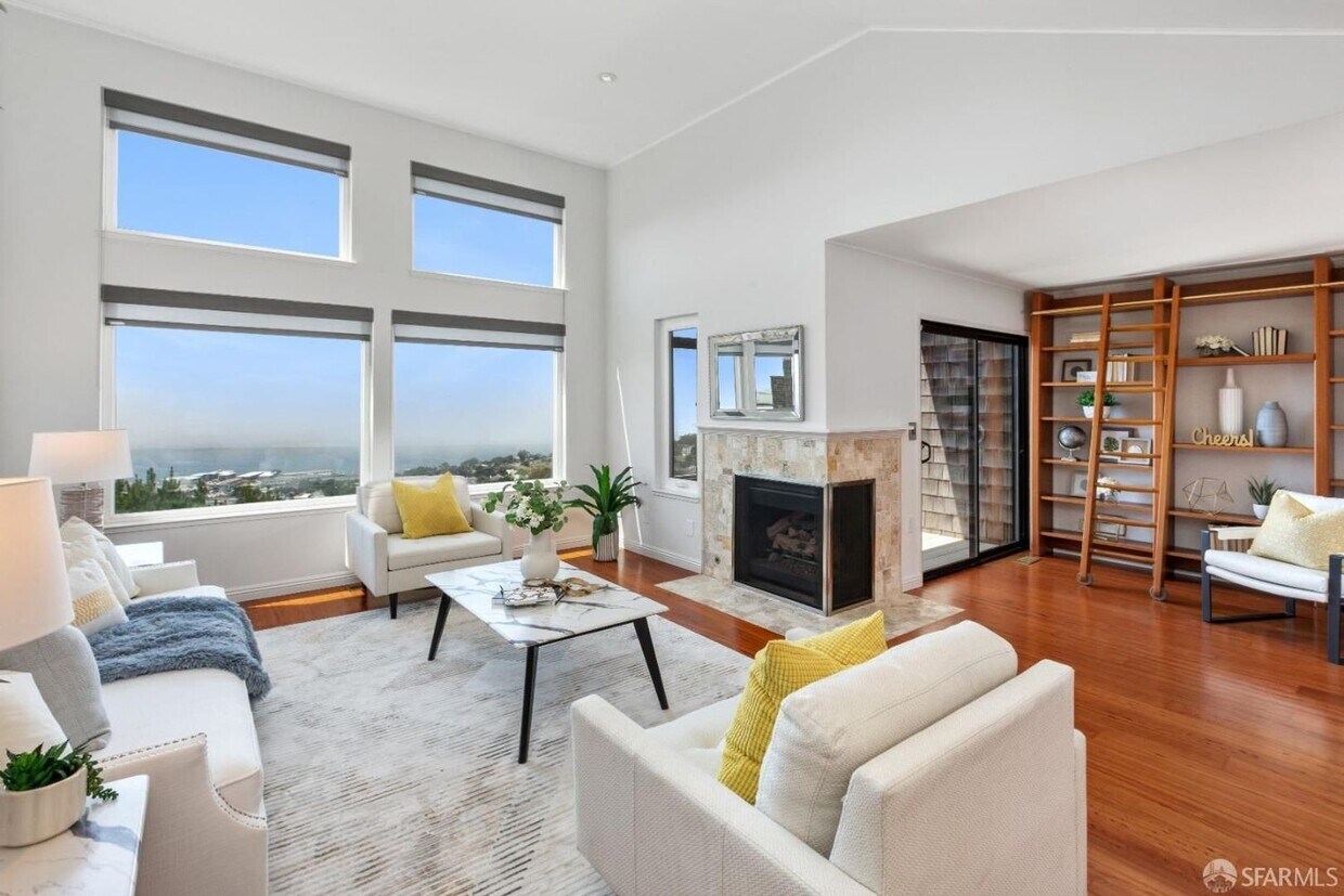 Foto principal - STUNNING OCEAN VIEWS! Quiet 3-bd/2.5-ba To...