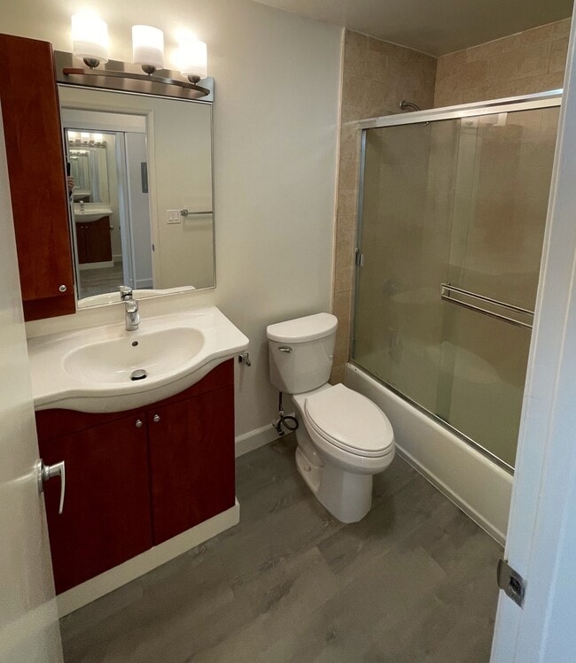 Designer Vanity & tiled tub and shower! - 20327 Saticoy St