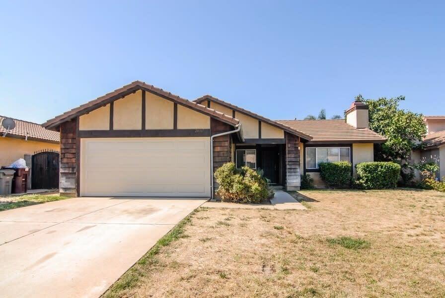 Foto principal - 24067 Sandy Glade Ave