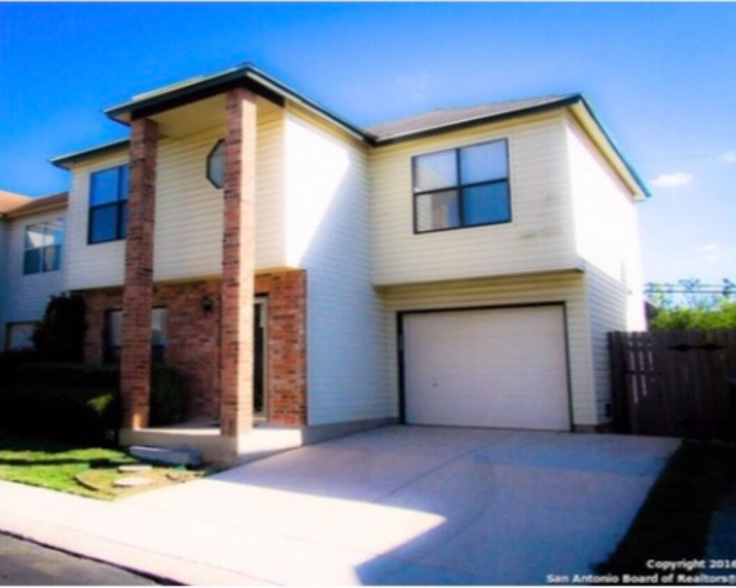 Primary Photo - 5030 Kenton Royalle