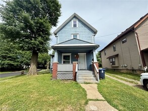 Building Photo - 895 Beardsley St