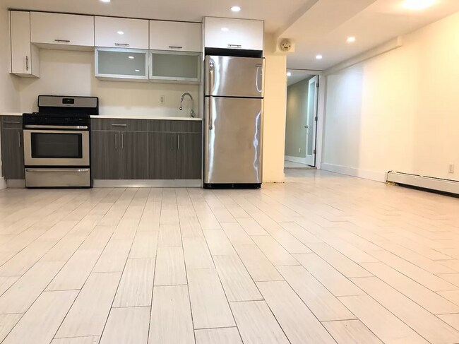 Building Photo - 98 Harman St