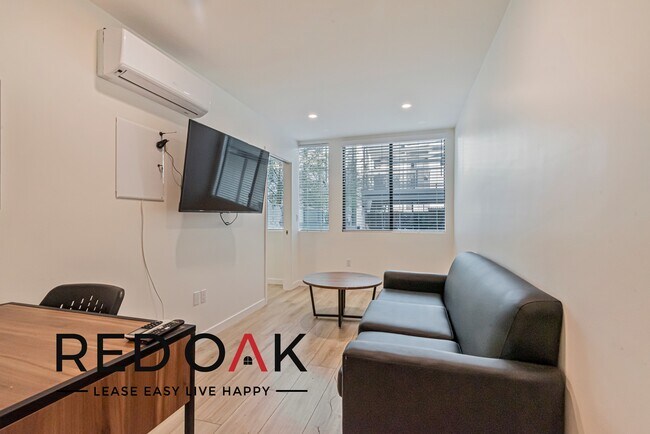 Foto del edificio - Excellent Furnished One Bedroom with Stain...
