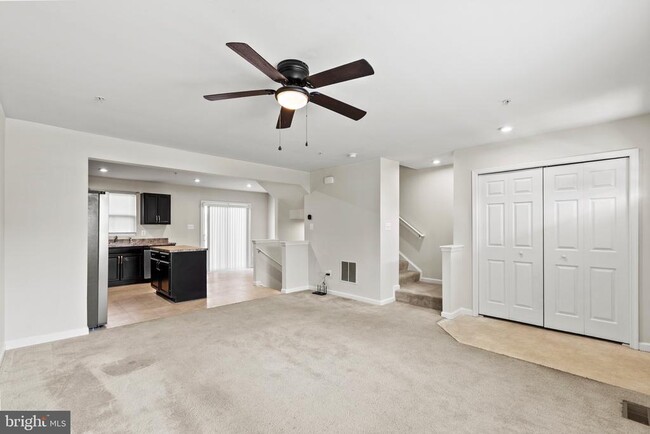 Building Photo - 46310 Creeping Primrose Ln