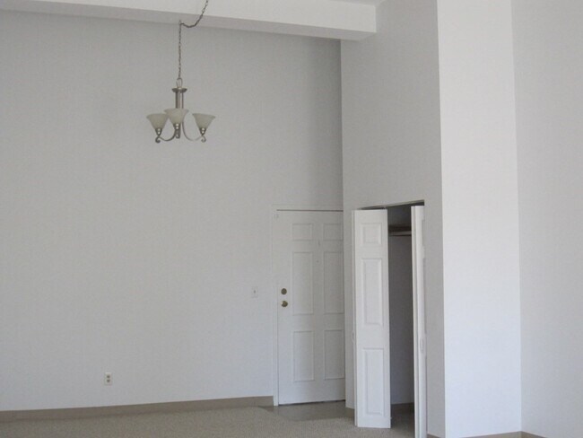 Building Photo - 130 Beach St
