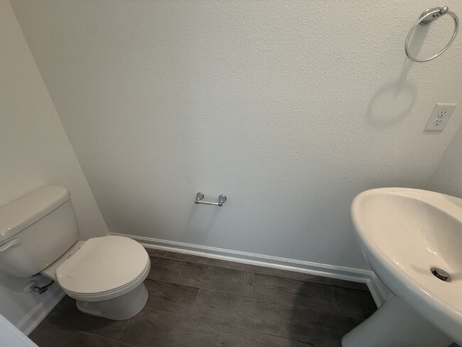Foto del edificio - 6850 Rhapsody Rd