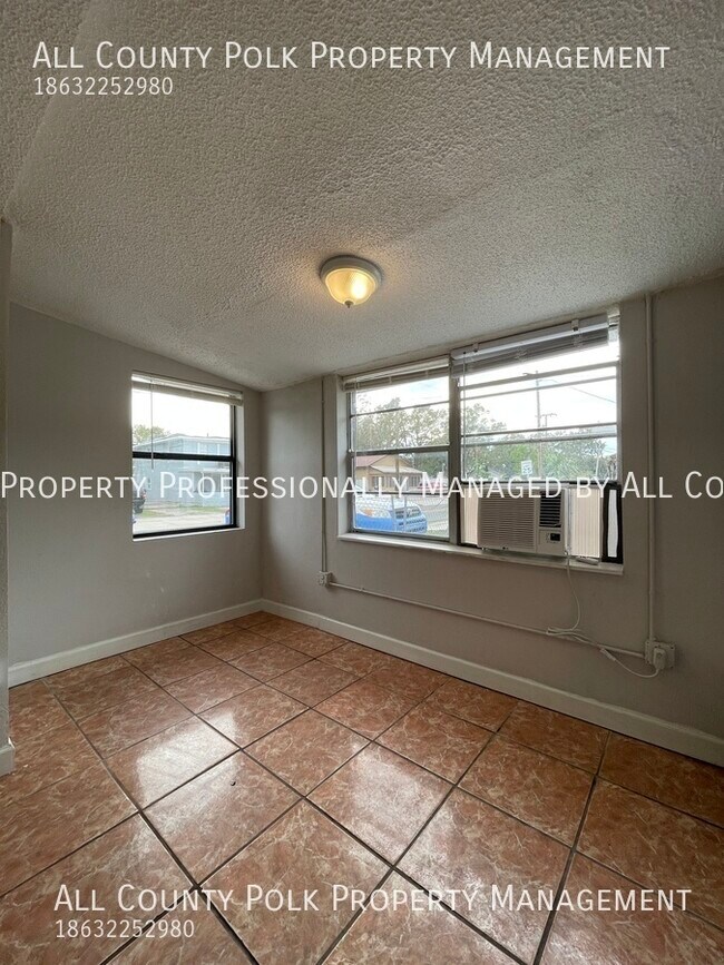 Building Photo - Nice 2/1 Duplex in Lakeland. Water Included!