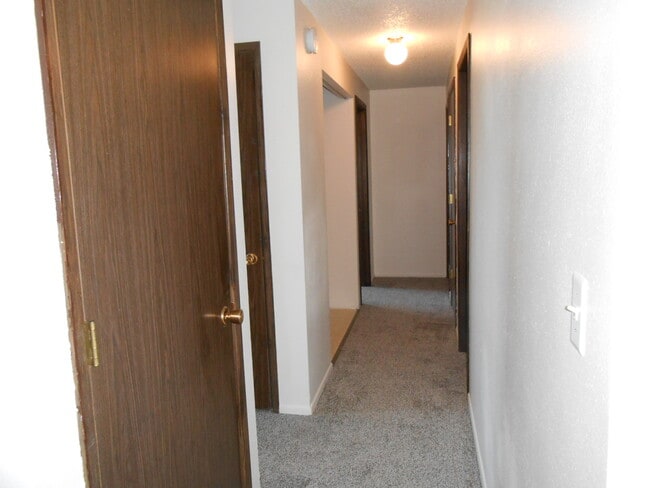 Building Photo - 61686 Daly Estates Dr