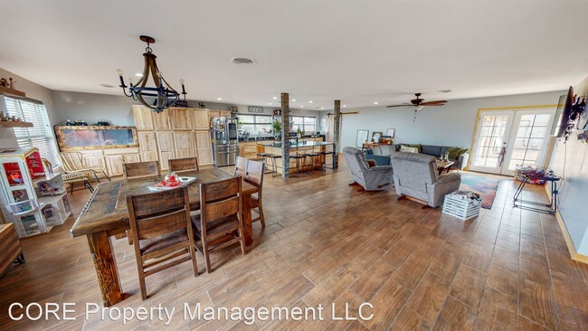 Building Photo - 4 br, 3 bath House - 101 West Silver Avenue