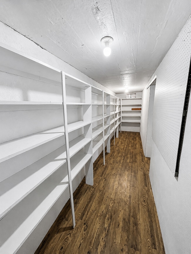 Building Photo - 223 500 S