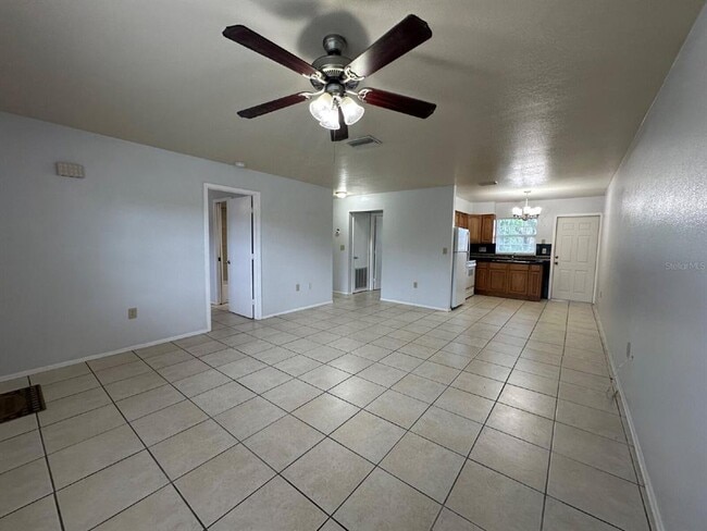 Foto del edificio - 23035 Harper Ave