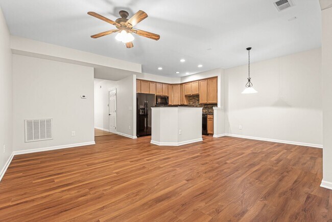 Foto del edificio - Beautiful 2 Bedroom Townhome in West Cary!