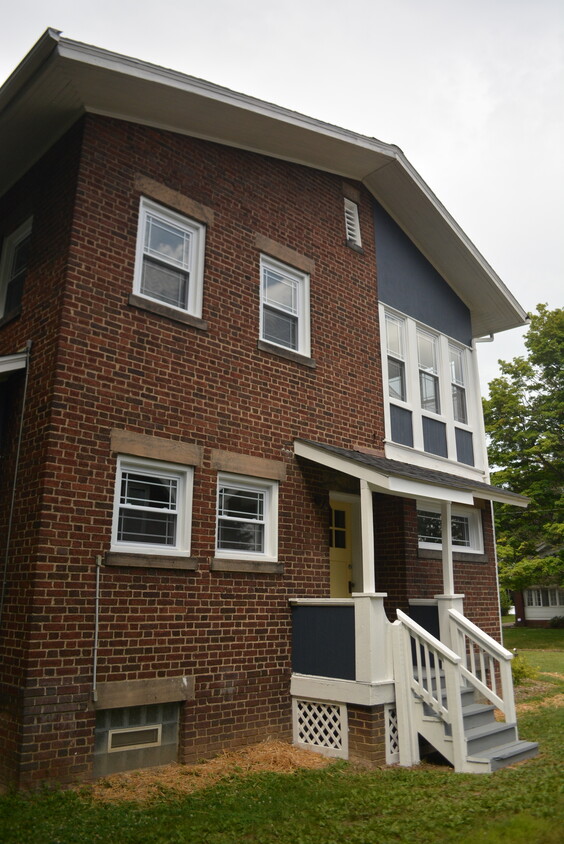 Primary Photo - 4030 Helena Ave