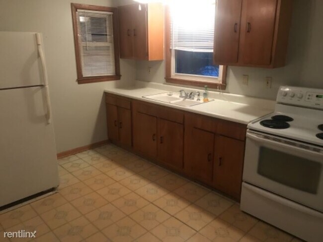 Foto del edificio - 1 br, 1 bath Apartment - 2459 s 65th st