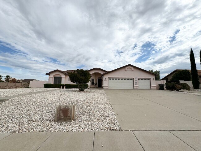 Building Photo - 4BR/2BA/3CG, 2186 sq.ft. rental in Sierra ...