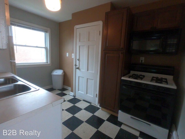 Building Photo - 2 br, 1 bath Apartment - 4536 W 150th St