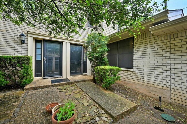 Foto del edificio - 8400 Jamestown Dr