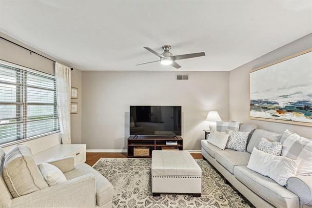 Foto del edificio - 2127 Clarksdale Dr