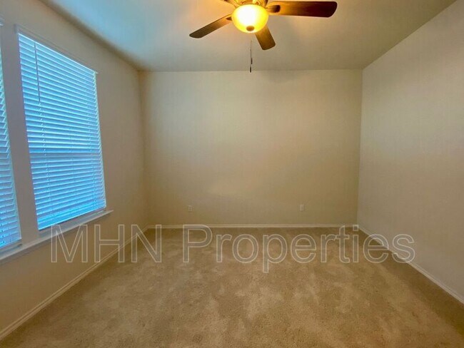 Building Photo - 4105 Paddock Trl