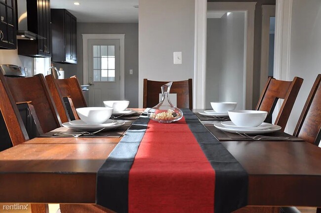 Foto del edificio - 2 br, 1 bath House - 179 Auburndale Ave