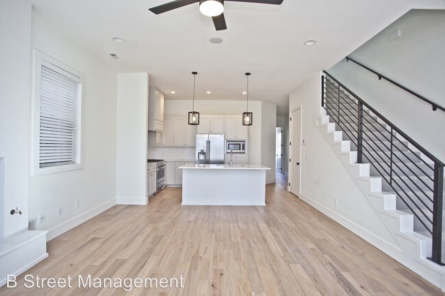 Foto del edificio - 4 br, 3.5 bath House - 329 SW D Street