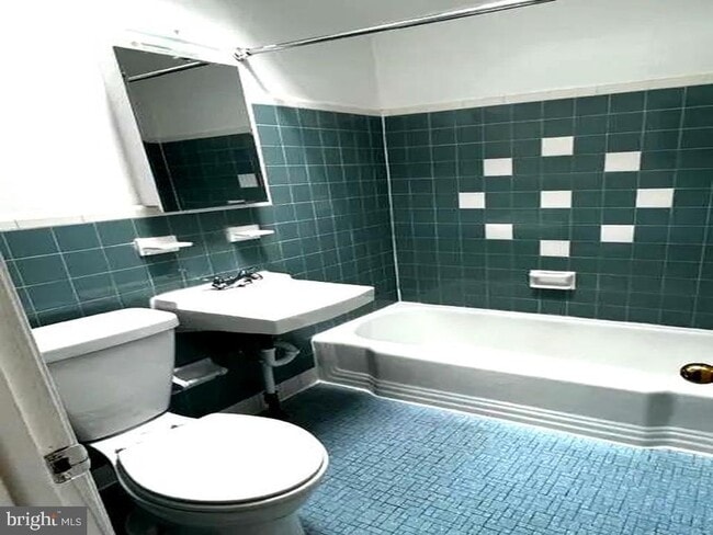 Foto del edificio - 5711 Erdrick St