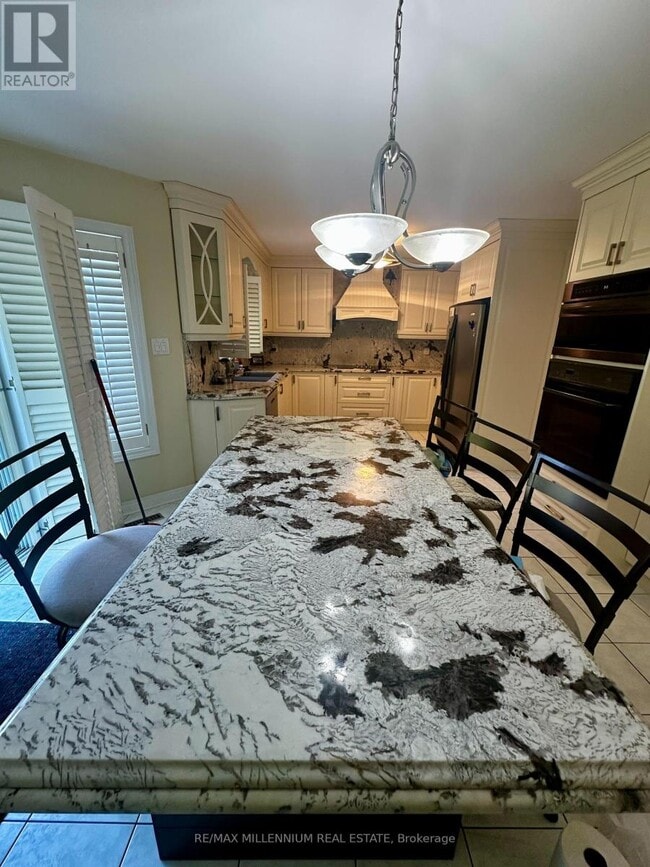 Building Photo - 3091 Eden Oak Crescent