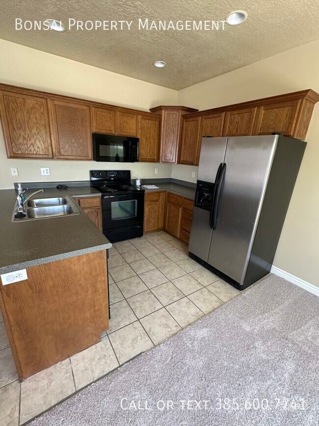 Building Photo - 7122 S 420 E