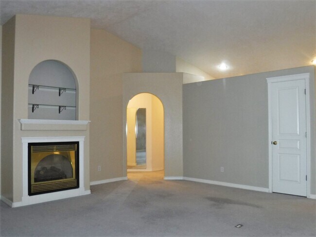 Foto del edificio - Beautiful single level home with 4 bed 2 bath, just off Indiana and E Ustick Rd.