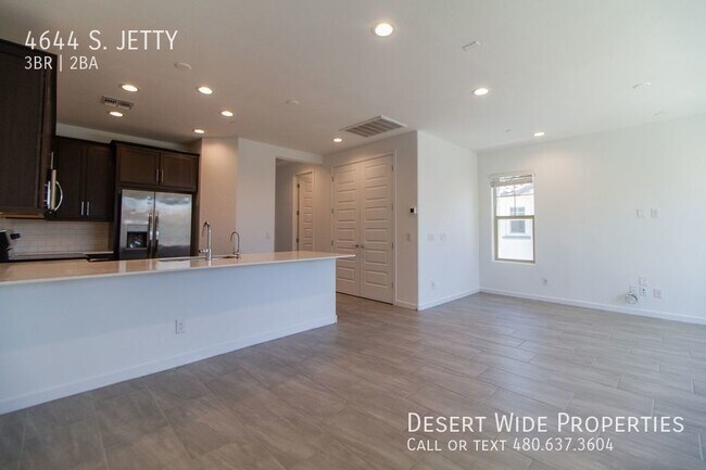 Building Photo - RATE REDUCED!! Lovely 3 bedroom Townhome i...