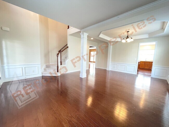 Building Photo - Beautiful 4 Bedroom Home with 1st Floor Of...