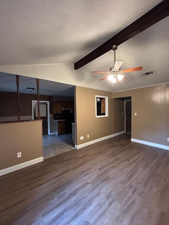 Foto del edificio - 3 br, 1.5 bath House - 822 Poleman
