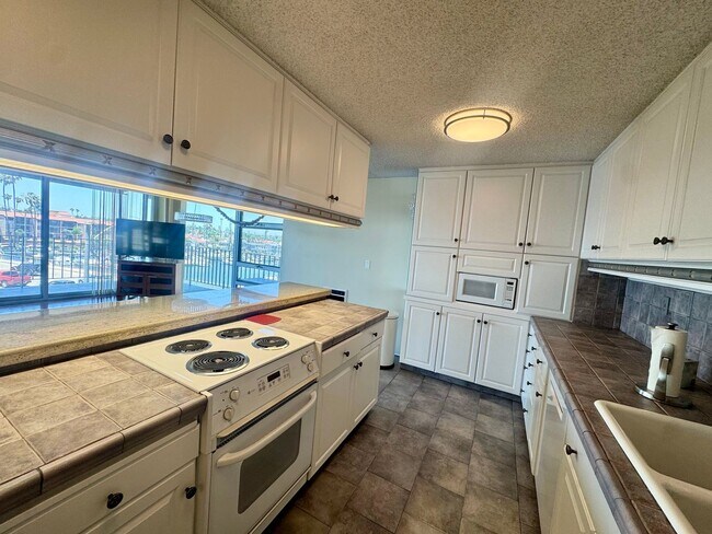Foto del edificio - Waterfront Living in Naples - 2BD/2BA with Bay Views