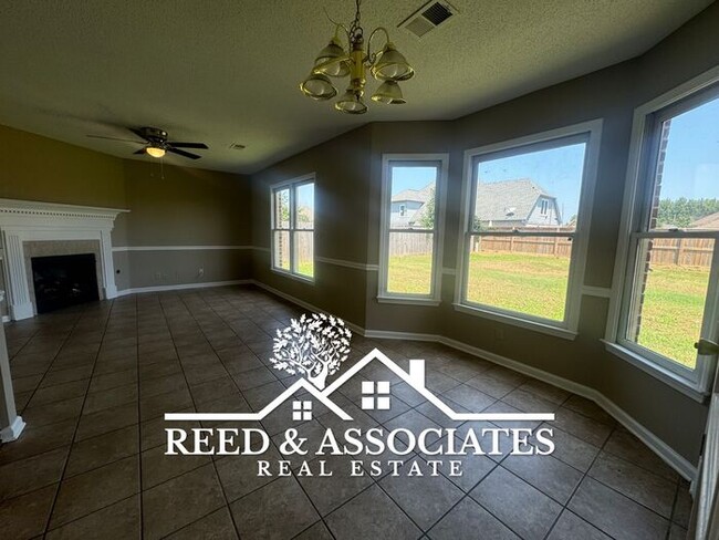 Building Photo - Spacious Home in Millington
