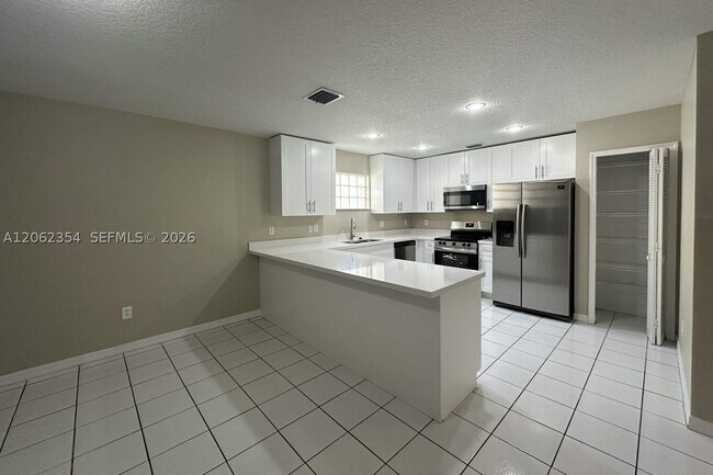 Foto del edificio - 8301 NW 194th Terrace