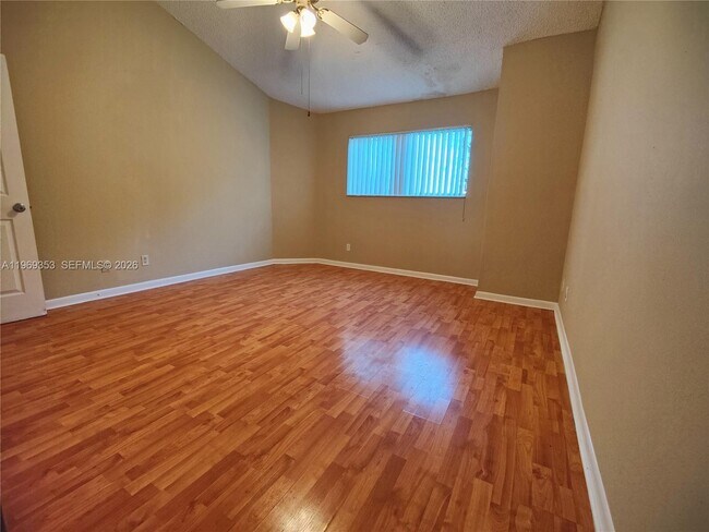 Foto del edificio - 3441 NW 44th St