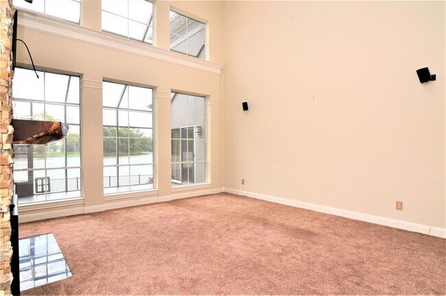 Building Photo - 319 Lake Bend Dr