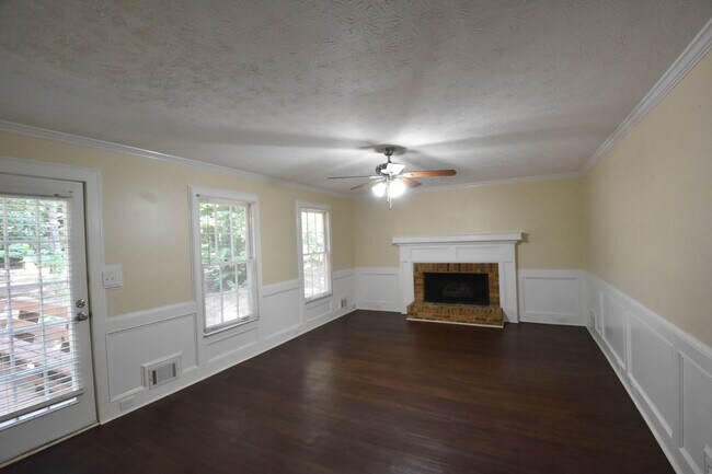 Building Photo - 3625 Warwick Way