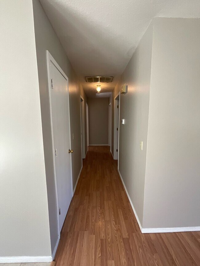 Building Photo - Leasing