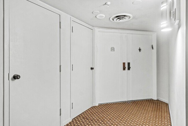 Foto del edificio - 1900 Consulate Pl