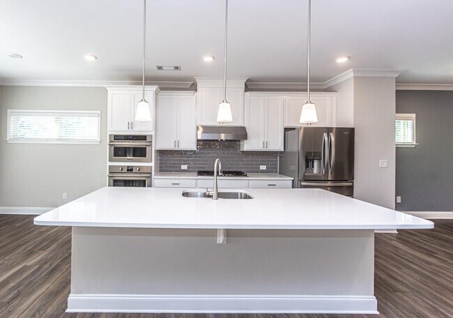 Foto del edificio - 5107 Chesterfield Ln