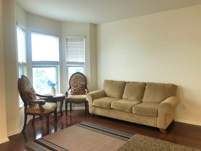 Foto del edificio - 275 Custer Ave