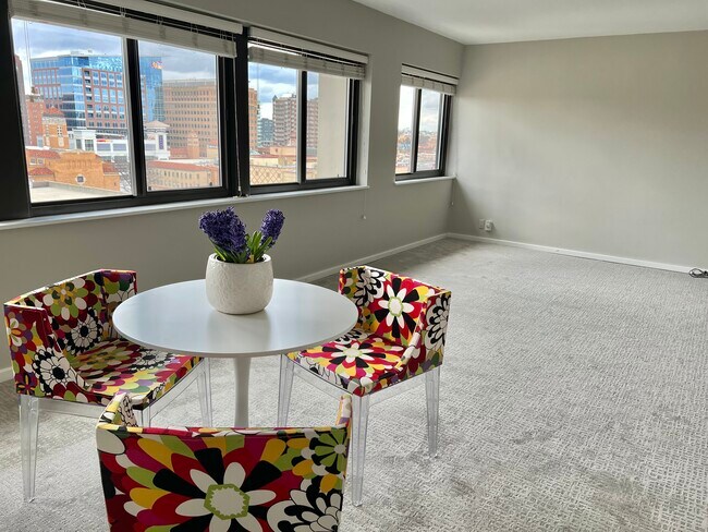 Building Photo - 803 W 48th St